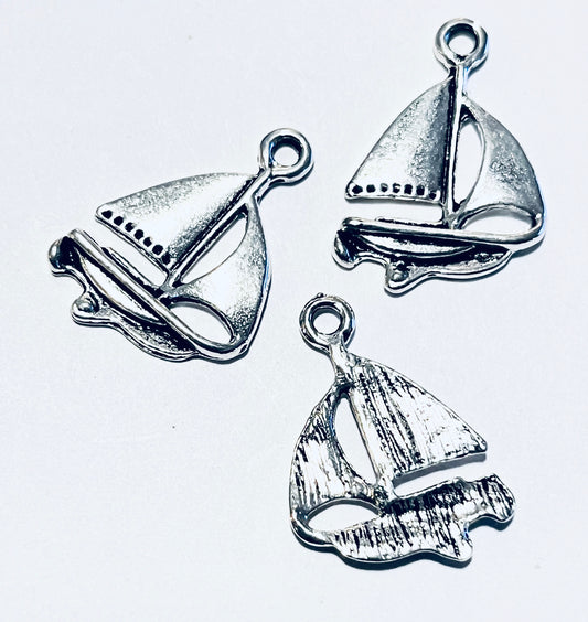 #1799 Antique Silvertone Sail Boat Charms / 2mm Loop / 23x16x2mm