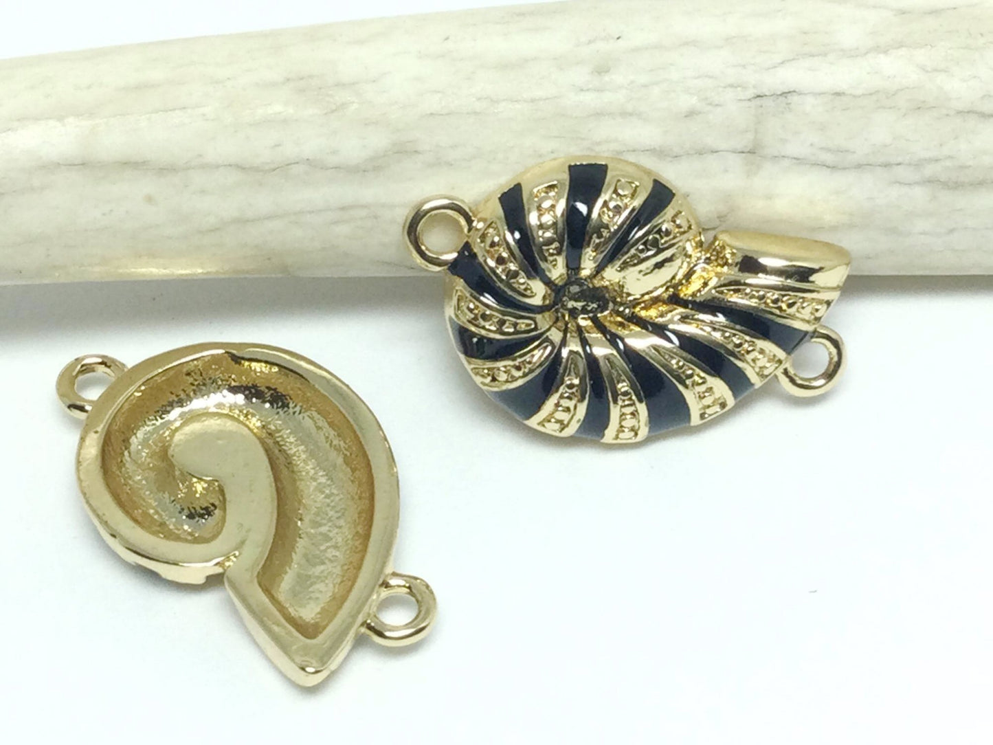 #2561 / 18k Gold Plated Brass Enamel Pollusk Shell Connector / Lead, Cadmium, Nickel Free / 11.5x19x2.5mm / Hole: 1.6mm / Sold Individually