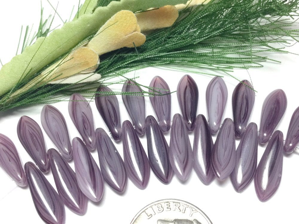 #3064 / Czech 5x16mm Lilac & Amethyst Luster Dagger Beads / .5mm Single Hole / Strand of 23