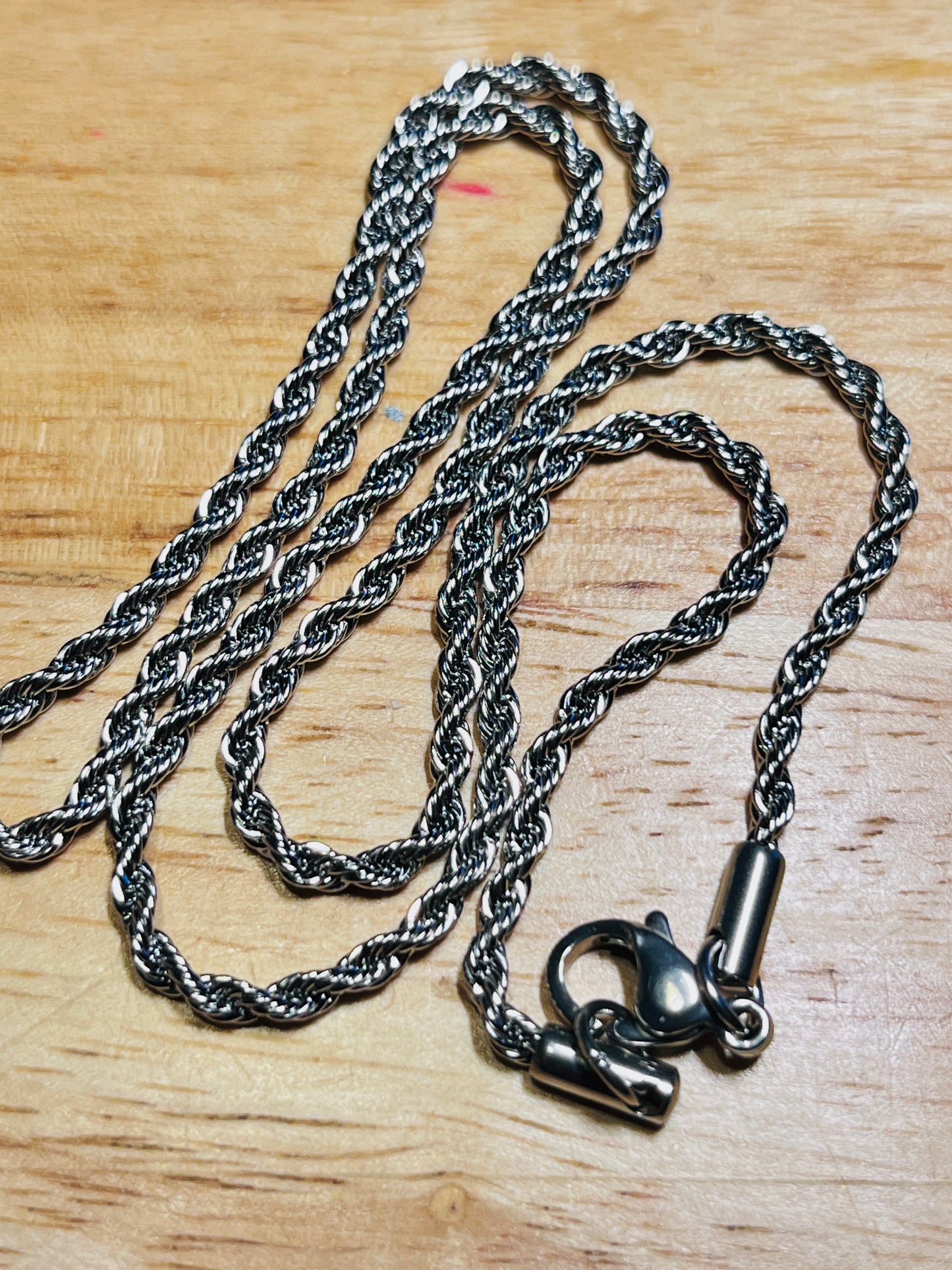 #2601S / Polished 304 Stainless Steel Twisted Rope 18” Necklace with a Lobster Claw Clasp / 2.3mm Rope / Sold Individually