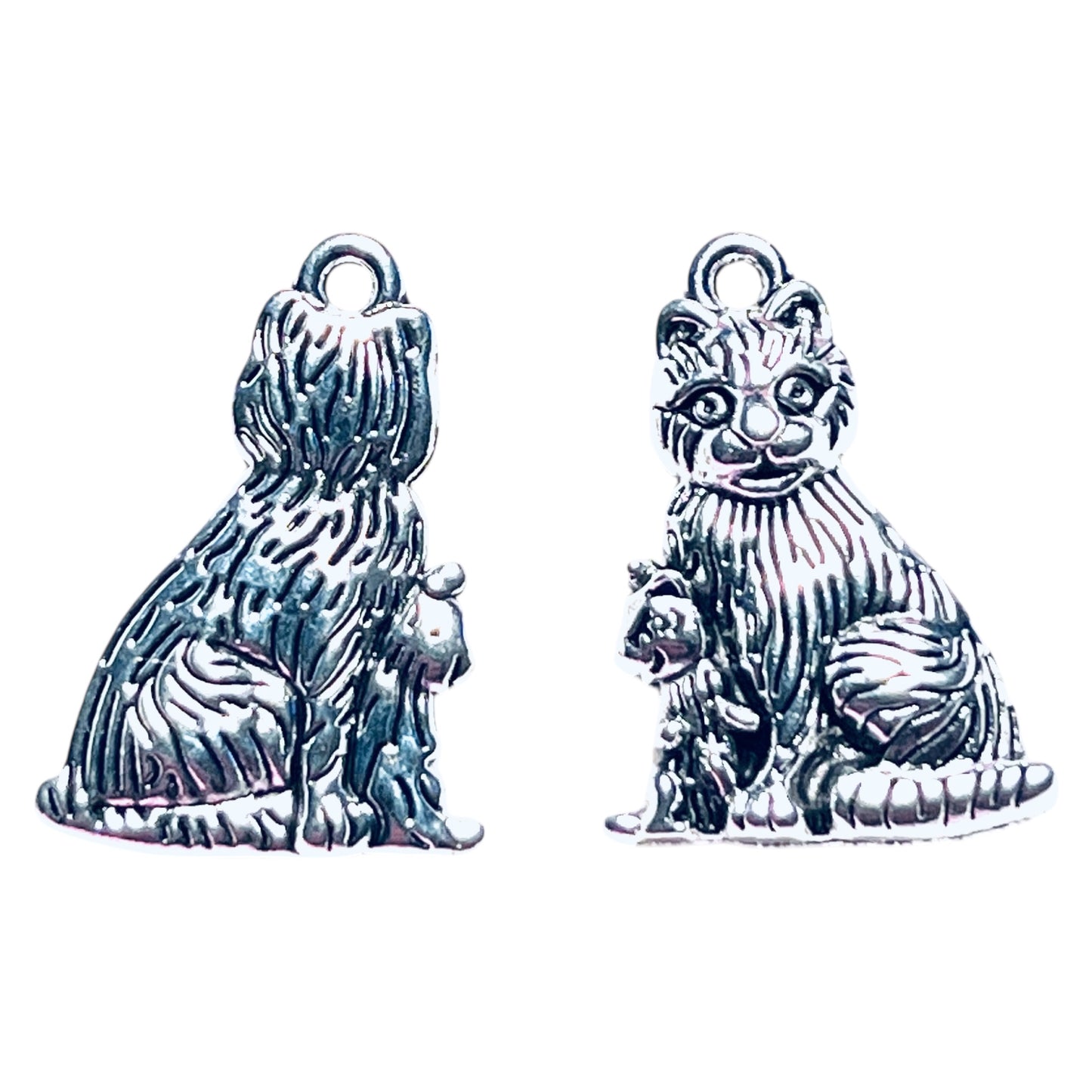#2800 / Antiqued Silver Alloy Charm / Sitting Momma Cat with Kitten / Cadmium-Lead Free / 2mm Attached Loop / 20mmx15mmx2mm / Sold individually