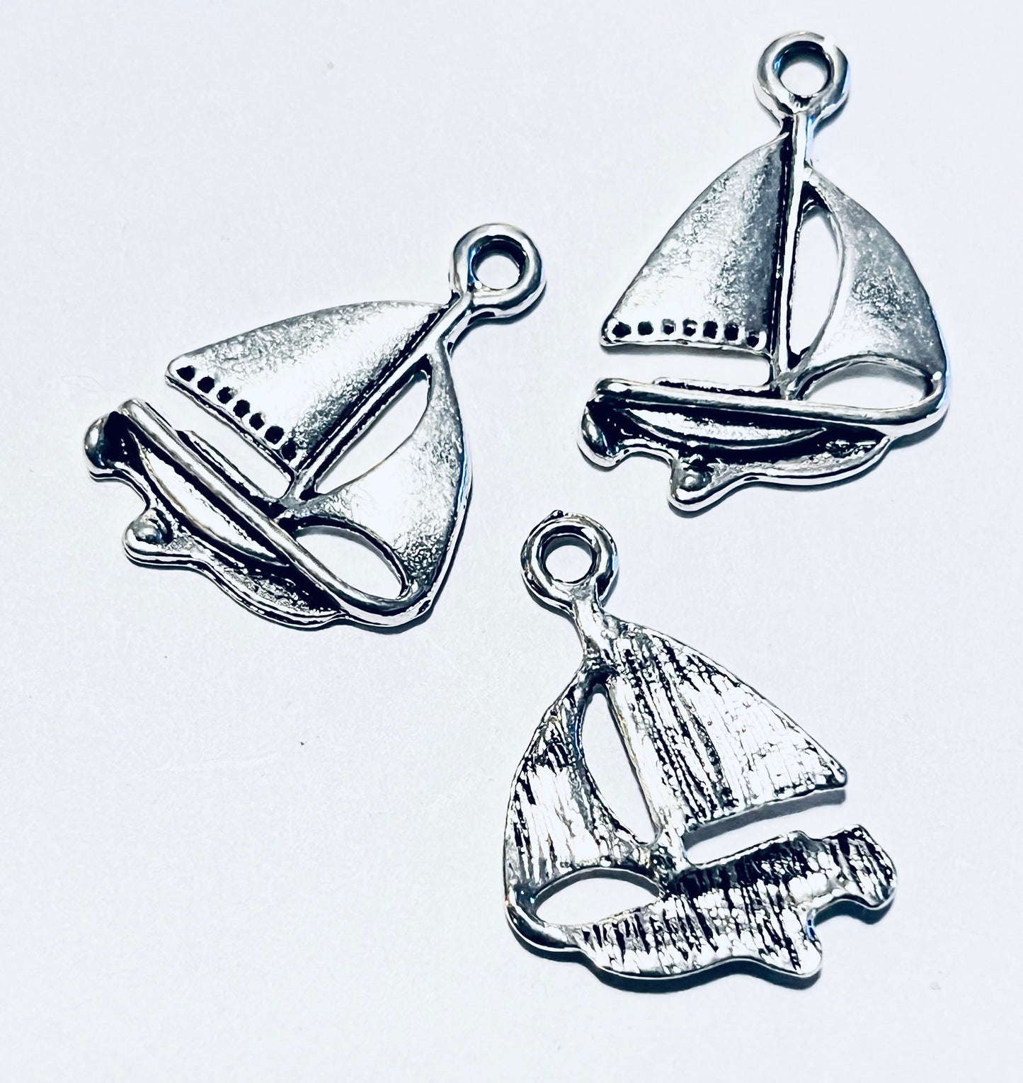 #1799 Antique Silvertone Sail Boat Charms / 2mm Loop / 23x16x2mm