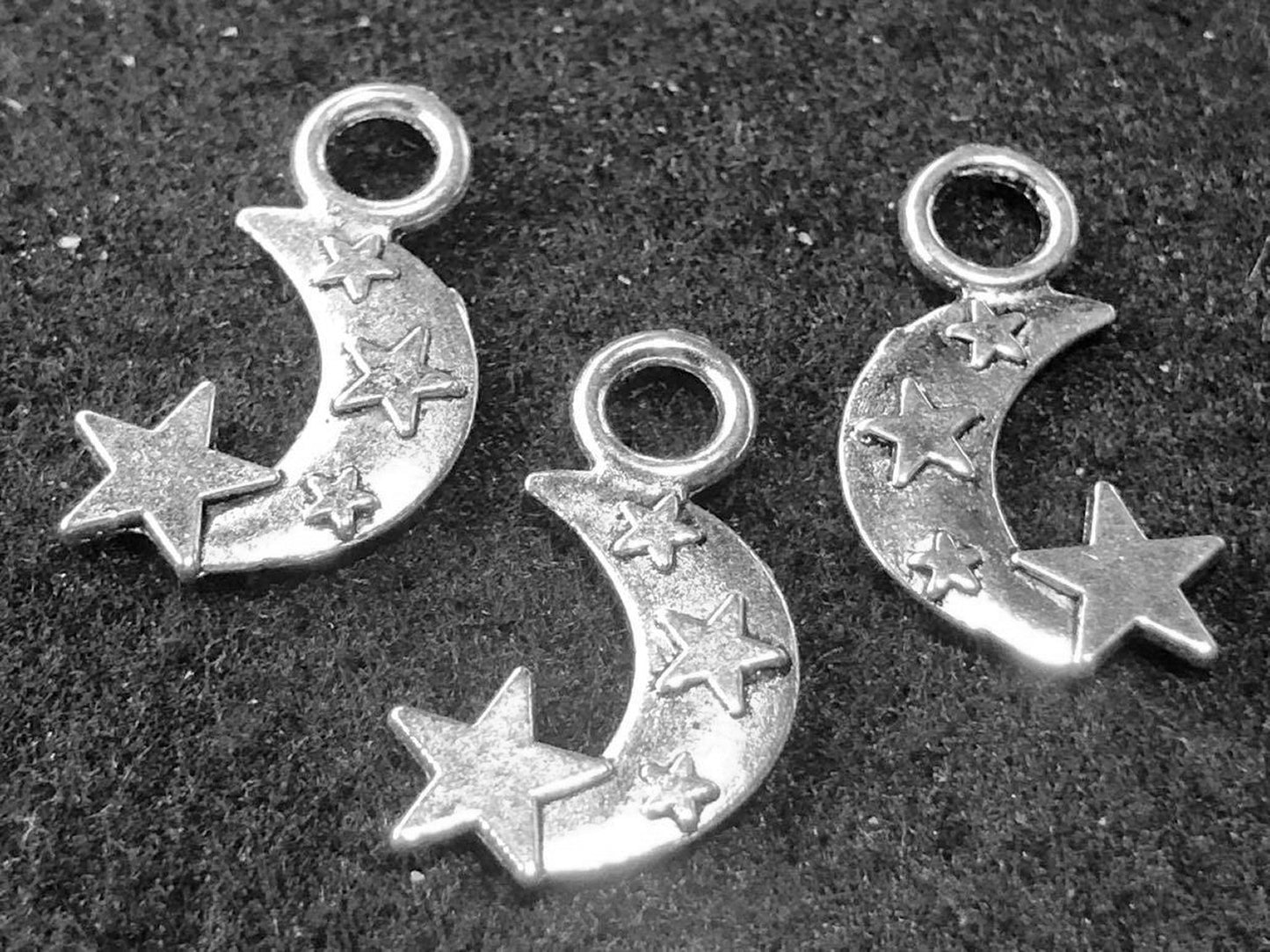#2895 / Antique Silver Moon & Stars Charm, Pendant or Earring / 18x11x1mm / 4mm Attached Loop / Lot of 5