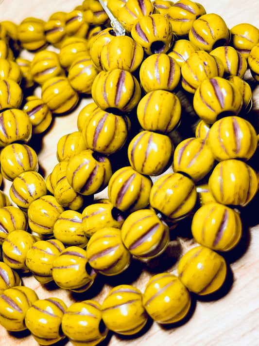 #2592 / Czech 6mm Large Hole Melon Beads / Yellow-Gold with a Brown Wash / Strand of 25