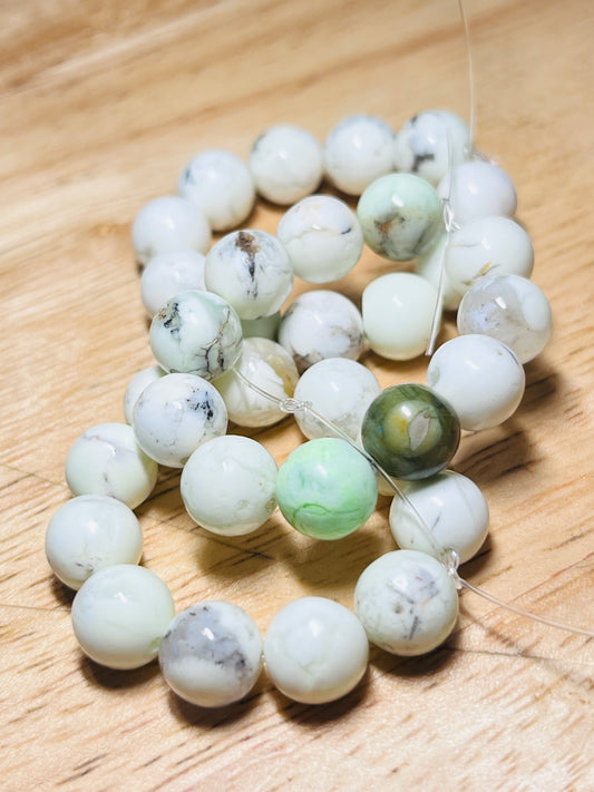 #2484 / Genuine Australian “A” Grade Turquoise 8mm Round Beads / 0.8mm Hole / Strand of 11 Beads