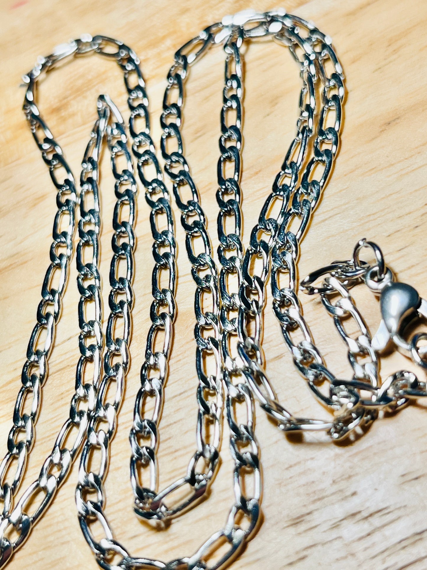 #2600 / Polished 304 Stainless Steel Figaro 24” Necklace with a Lobster Claw Clasp / 2.5x5mm Link / Sold Individually