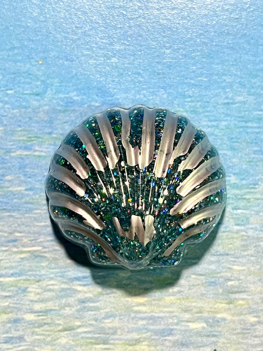 #MAGNET Scallop Shell / Custom Resin Scallop Shell Magnet - 1 1/4” x 1 1/4” x 3/4”