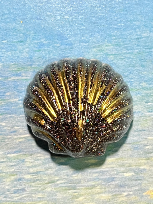 #MAGNET Scallop Shell / Custom Resin Scallop Shell Magnet - 1 1/4” x 1 1/4” x 3/4”