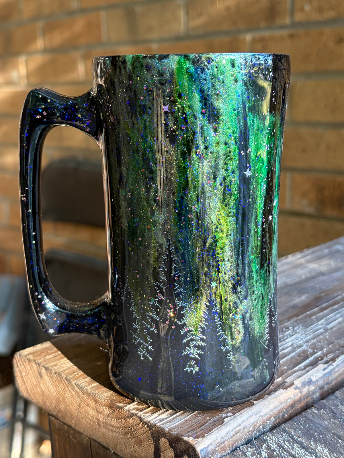 #406 - 20oz Beverage Mug - Northern Lights with Trees, Bear & Mountain Silhouette